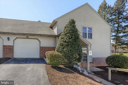 19 Sterling Ct, HERSHEY, PA, 17033-2188 | Card Image