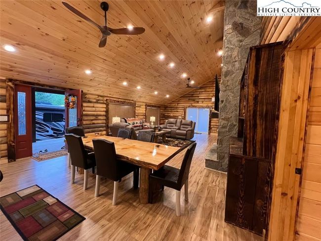 Dining area | Image 6