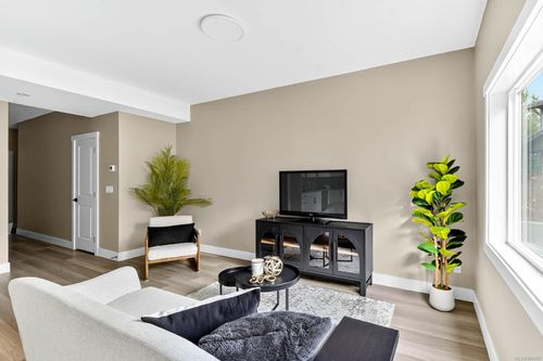 110-5535 Woodland Cres E, Port Alberni, BC, V9Y8E6 | Card Image