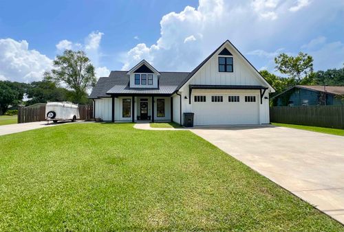 940 Highland Dr, Bridge City, TX, 77611-2412 | Card Image