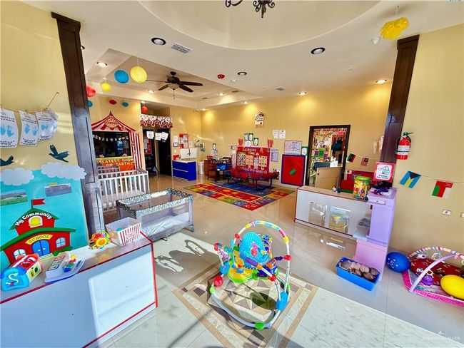 425 W Expressway 83, Home with 0 bedrooms, 0 bathrooms and 24 parking in Sullivan City TX | Image 7