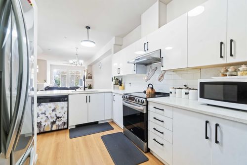 8-935 Ewen Ave, New Westminster, BC, V3M0A1 | Card Image