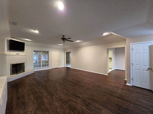 Living 3 | Image 4