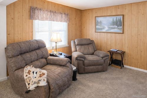 27052 Ridgewood St, Roseville, MI, 48066-3025 | Card Image