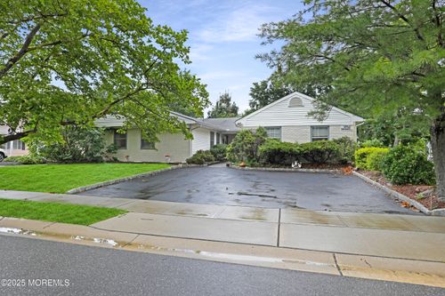 4 Dawn Way, Aberdeen, NJ, 07747-1340 | Card Image