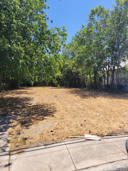 220 Idaho, San Antonio, TX, 78203-1008 | Card Image