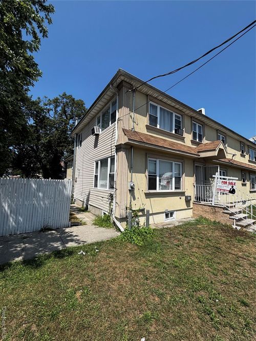 143 224th St, Laurelton, NY, 11413-3115 | Card Image