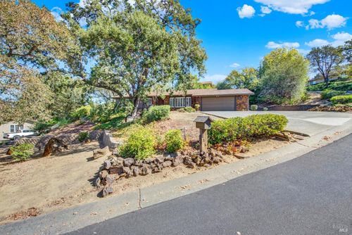 214 Wykoff Dr, Vacaville, CA, 95688-3547 | Card Image
