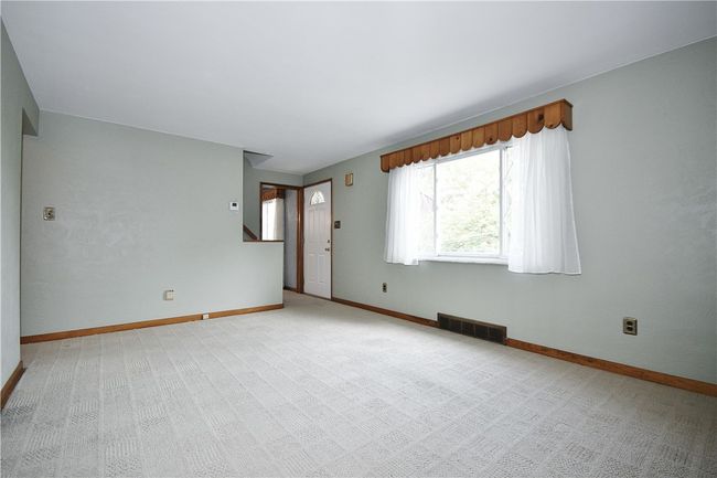 3743 Grant St, House other with 3 bedrooms, 3 bathrooms and 1 parking in Castle Shannon PA | Image 4
