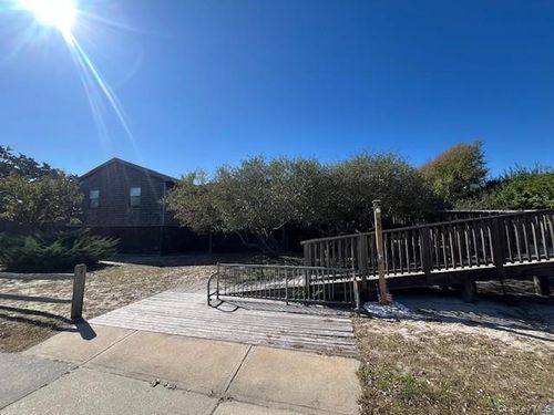 35 Dehnhoff Rdwy, Bay Shore, NY, 11706 | Card Image