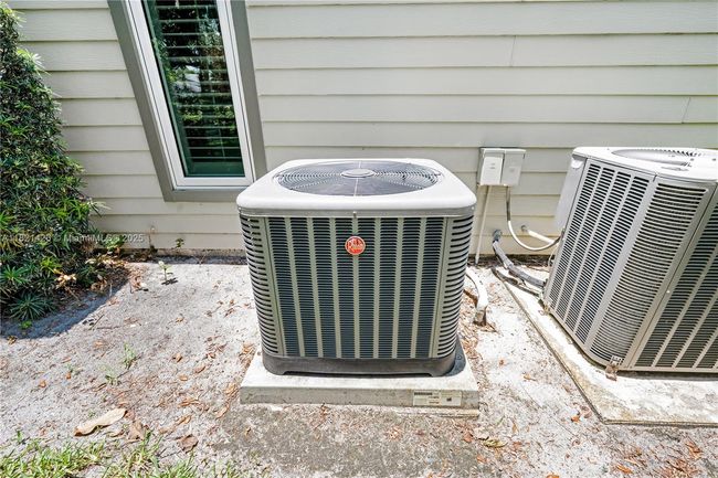 894 Ne Sandalwood Pl, Townhouse with 3 bedrooms, 3 bathrooms and null parking in Jensen Beach FL | Image 39