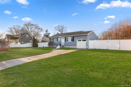 14 Platt Ave, West Babylon, NY, 11704-6523 | Card Image