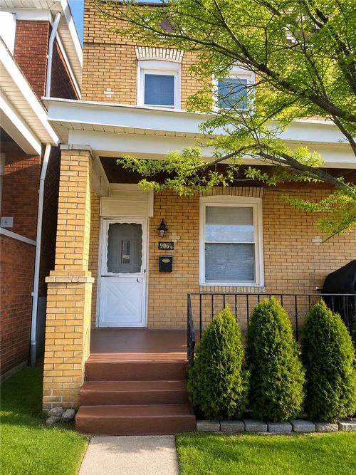 906 1/2 Broadway Ave, Mc Kees Rocks, PA, 15136-2230 | Card Image