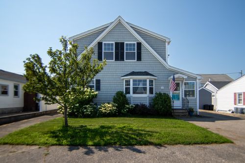 557 Hudson Street, Seabrook, NH, 03874 | Card Image