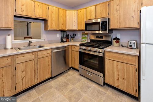 112 Village Ln, MOUNT LAUREL, NJ, 08054-3009 | Card Image