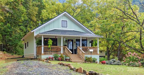 407 Terrell Dr, Bakersville, NC, 28705-8249 | Card Image
