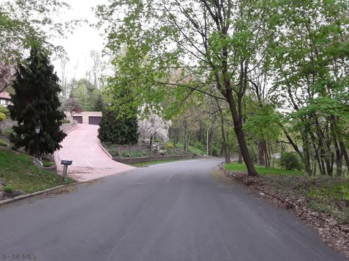 305 Ridge Ave, Altoona, PA, 16602-2972 | Card Image