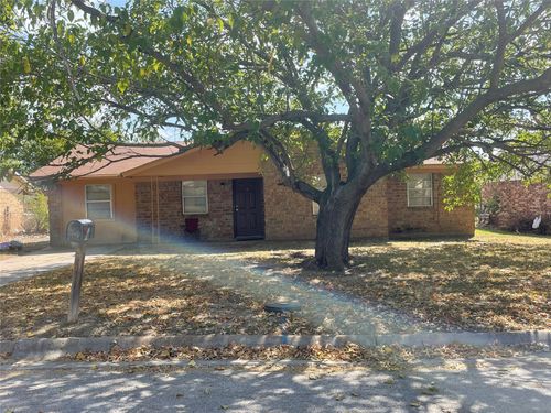 1818 Arkansas St, Gainesville, TX, 76240-2405 | Card Image
