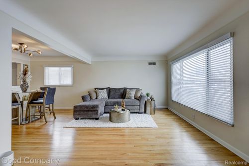 23530 Beverly St, Oak Park, MI, 48237-4202 | Card Image