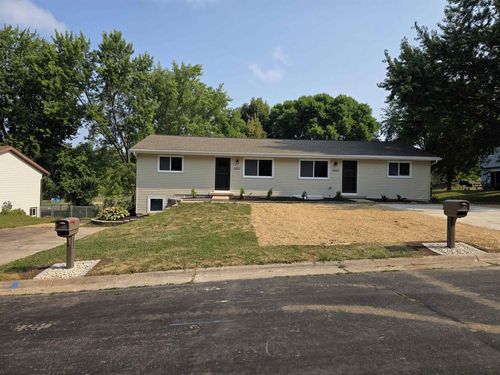 5804-5802-5804 Sauk Ln, McFarland, WI, 53558-8842 | Card Image
