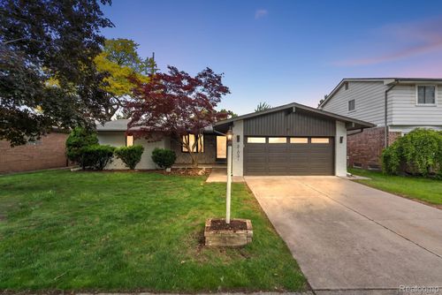 31031 Champine St, Saint Clair Shores, MI, 48082-1503 | Card Image