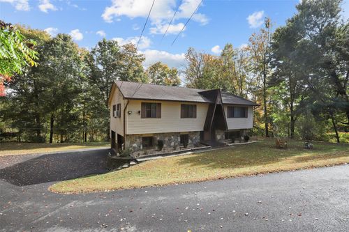 62 Tamarack Hill Dr, Poughkeepsie, NY, 12603-1112 | Card Image