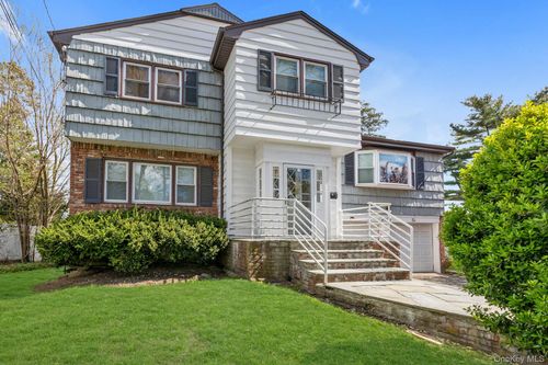 2038 Ripley Ln, Merrick, NY, 11566-3929 | Card Image