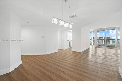 1903-21055 Ne 37th Ave, Aventura, FL, 33180-4090 | Card Image