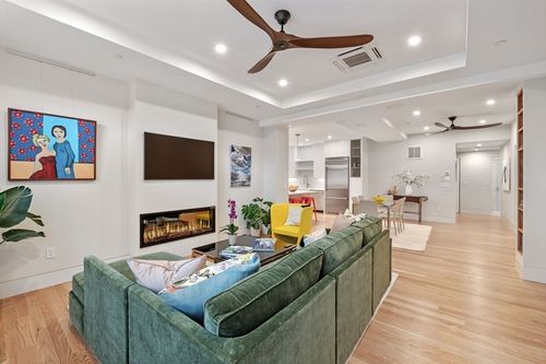 c3b-950 Massachusetts Ave, Cambridge, MA, 02139-3196 | Card Image