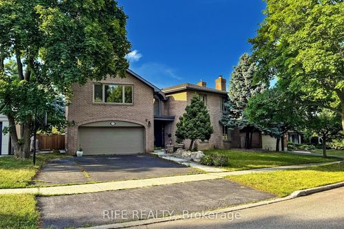8 Elliotwood Crt, North York, ON, M2L2P9 | Card Image