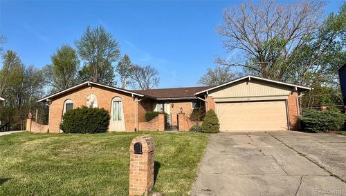 37115 Pocahontas Dr, Clinton Township, MI, 48036-2186 | Card Image