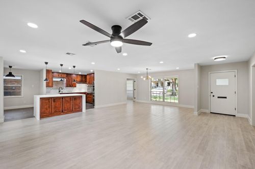 5911 Rutherglenn Dr, Houston, TX, 77096-3826 | Card Image