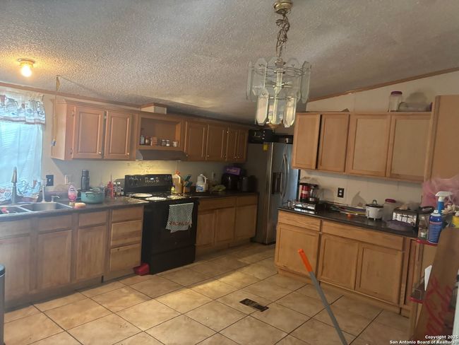 2426 N Battlebell Rd, House other with 3 bedrooms, 2 bathrooms and null parking in Highlands TX | Image 5