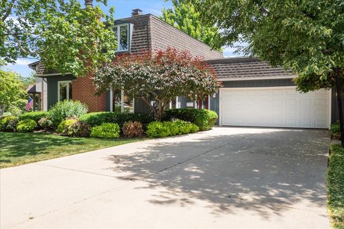 805 Nw Holcomb Dr, Mundelein, IL, 60060-1840 | Card Image