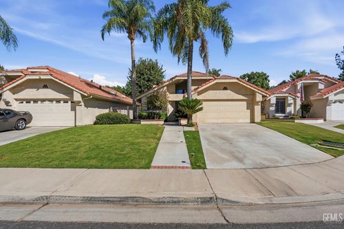 8012 Chaucer Street, Bakersfield, CA, 93311 | Card Image