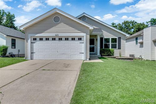 427 Xavier Ct, Valley Park, MO, 63088-2323 | Card Image
