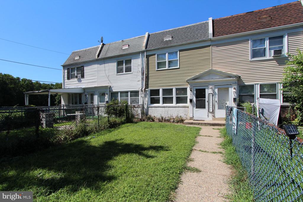 Residential Lease in LEVITTOWN 3