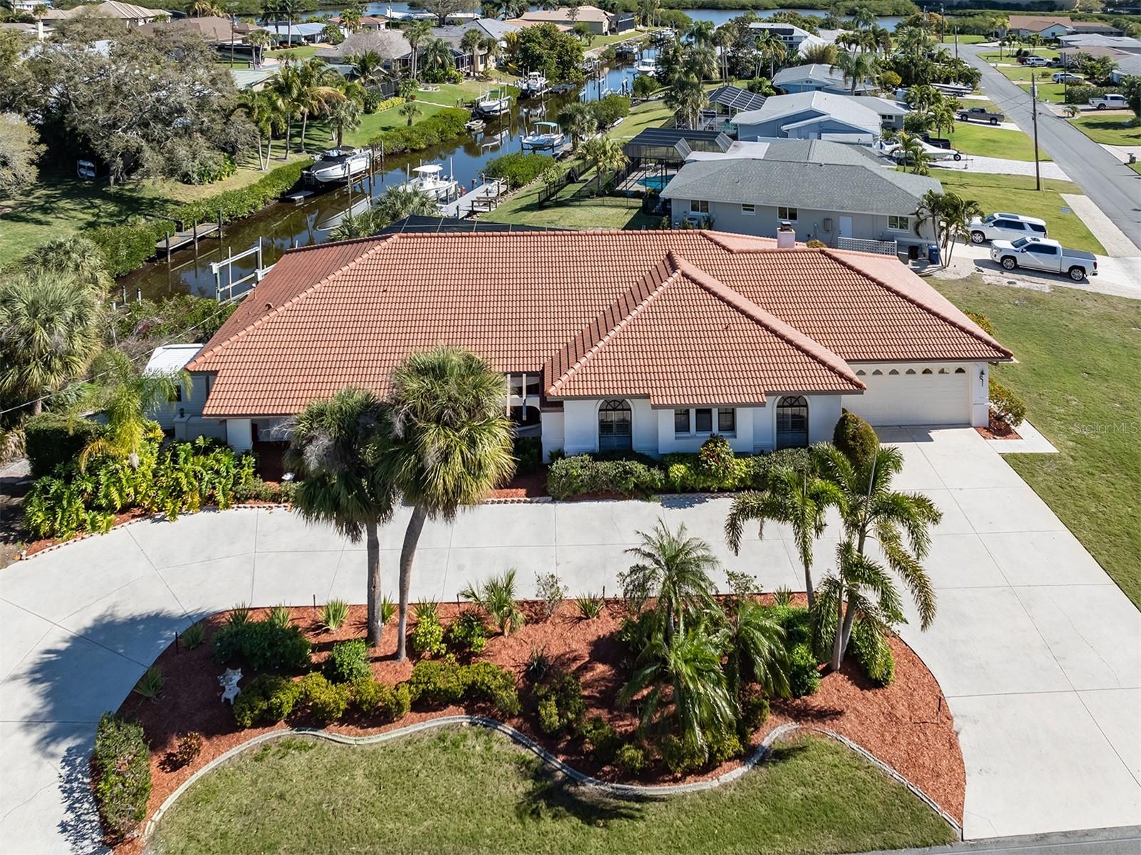 Shore Dr, Osprey, FL 34229