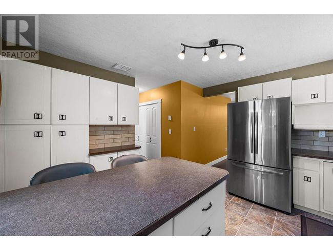 1172 Linthorpe Rd, House other with 4 bedrooms, 3 bathrooms and 4 parking in Kamloops BC | Image 6