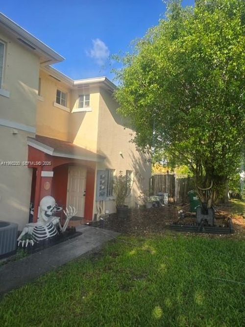 18614-18614 Sw 100th Ave, Cutler Bay, FL, 33157-6904 | Card Image