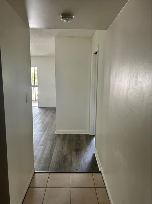 apt-319-711 Pine Island Rd, Plantation, FL, 33324-1320 | Card Image