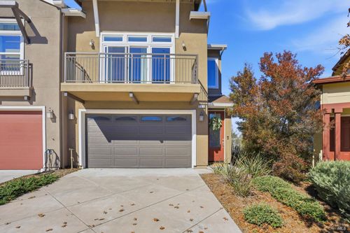 526 Jade Street, Petaluma, CA, 94952 | Card Image