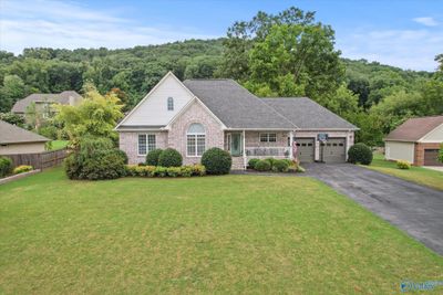 106 Azalea Circle, House other with 3 bedrooms, 2 bathrooms and null parking in Guntersville AL | Image 1