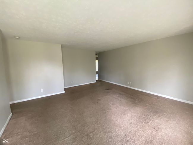 empty room with carpet and baseboards | Image 15