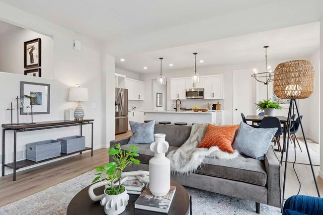 Photo taken from previous model with a similar floorplan. While similar, some options shown in the picture may not be included in this pricing. Please ask for a detailed list of included features for this listing. | Image 33