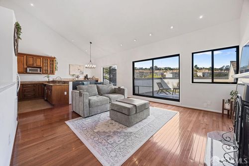 1-1 Appian Way, South San Francisco, CA, 94080-5554 | Card Image