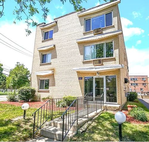 g4-8152 Elmwood Ave, Skokie, IL, 60077-2963 | Card Image