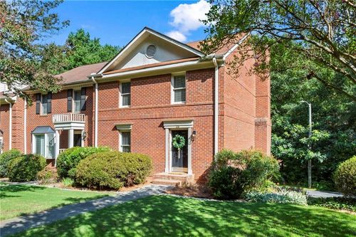 28 Huntington Place Dr, Sandy Springs, GA, 30350-1813 | Card Image