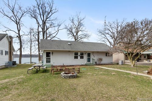 632 Dorbert Dr, Munith, MI, 49259-9717 | Card Image