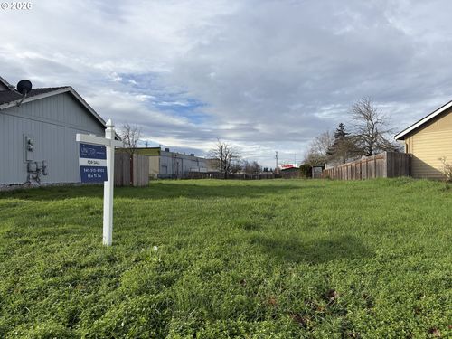 780 Q St, Springfield, OR, 97477-2326 | Card Image